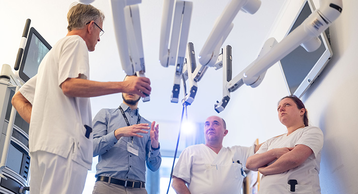 Praktische Schulung am daVinci Xi-System für robotisch assistierte Chirurgie im Klinikum Kulmbach.