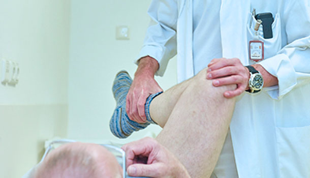 Arzt Diagnose Kniegelenk Schwerpunkt Orthopädie