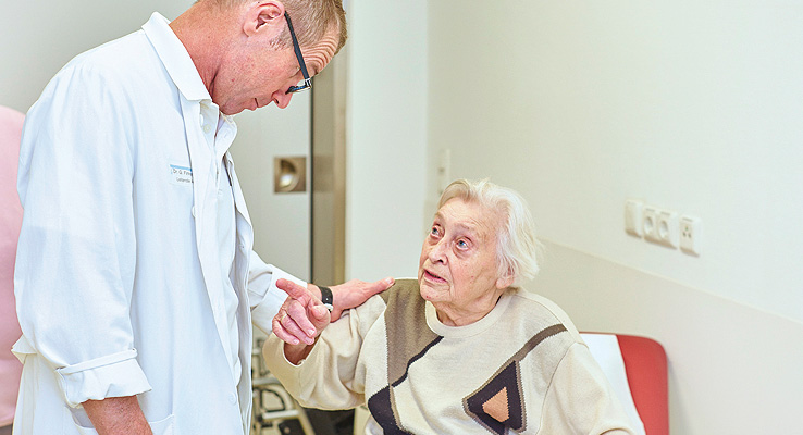 Dr. Gerhard Finkenzeller - Patientengespräch