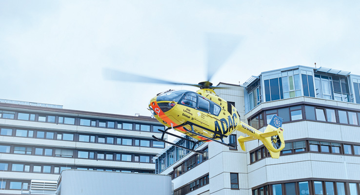Rettungshubschrauber startet vom Hubschrauberlandeplatz am Klinikum Rettungshubschrauber startet vom Hubschrauberlandeplatz am Klinikum