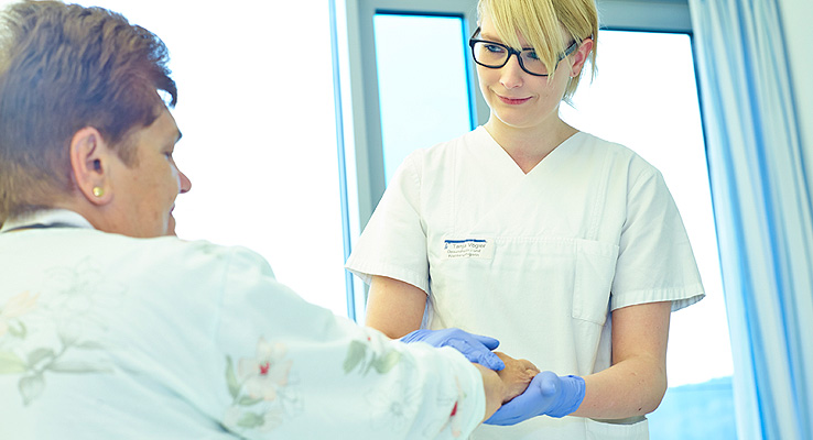 Patientenbetreuung durch Pflegepersonal